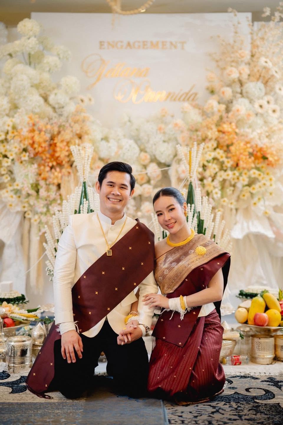 Engagement  JETANA ❤️ Baybay Alada ຂໍສະແດງຄວາມຍິນດີກັບຄູ່ຮັກອີກຄູ່! ຂອບໃຈທີ່ໃຫ້ພວກເຮົາເປັນສ່ວນໜຶ່ງໃນມື້ພິເສດຂອງທ່ານ, ເຕັມໄປດ້ວຍຄວາມຮັກ ແລະ ຮອຍຍິ້ມ. ຂໍໃຫ້ທຸກໆມື້ນັບແຕ່ນີ້ໄປເຕັມໄປດ້ວຍຄວາມສຸກ, ຄວາມ ອົບອຸ່ນ ແລະ ຄວາມຮັກທີ່ເຂັ້ມແຂງຂຶ້ນໃນແຕ່ລະມື້.